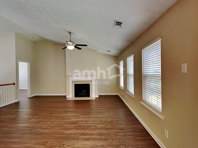 Building Photo - 121 Bridgestone Ln