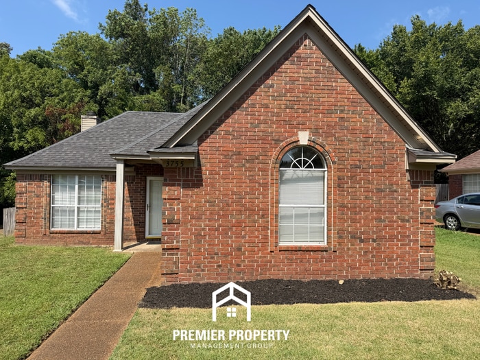 3BR/2BA Bartlett Rental with Marble Fireplace, High Vaulted Ceilings & Fenced Yard - 3BR/2BA Bartlett Rental with Marble Fireplace, High Vaulted Ceilings & Fenced Yard