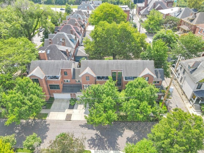Building Photo - 233 W Poplar Ave