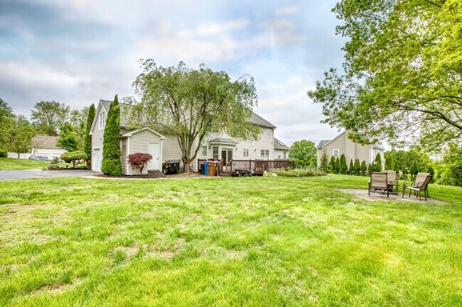 Foto del edificio - Beautiful Single Family Home for Rent in desirable Shelton location!