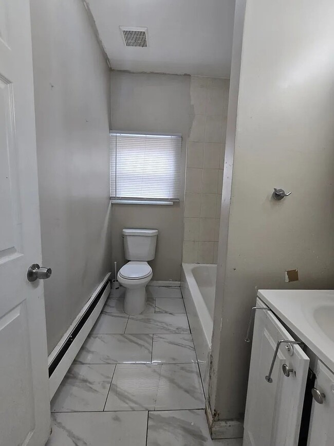 Building Photo - 216 3rd St