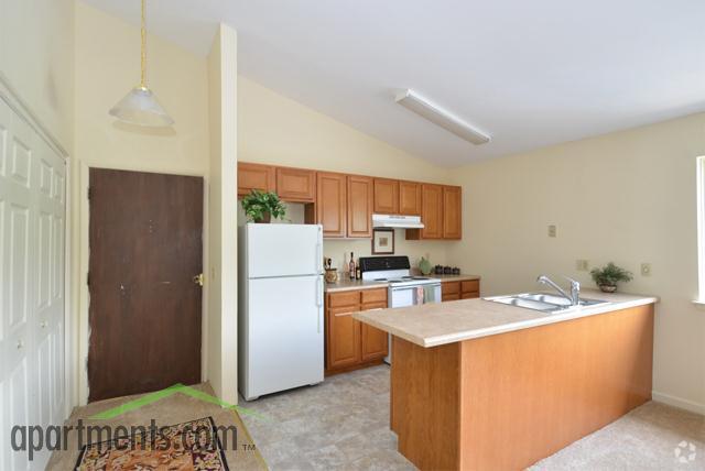 2 habitaciones dividido en el nivel de - Camelot Square Apartments