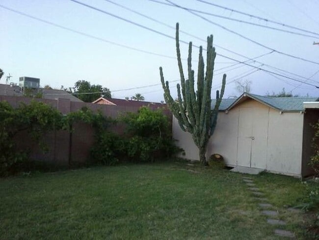 Large Back Yard - Mountain View’s looking west, view sunset! - 6902 E Latham St