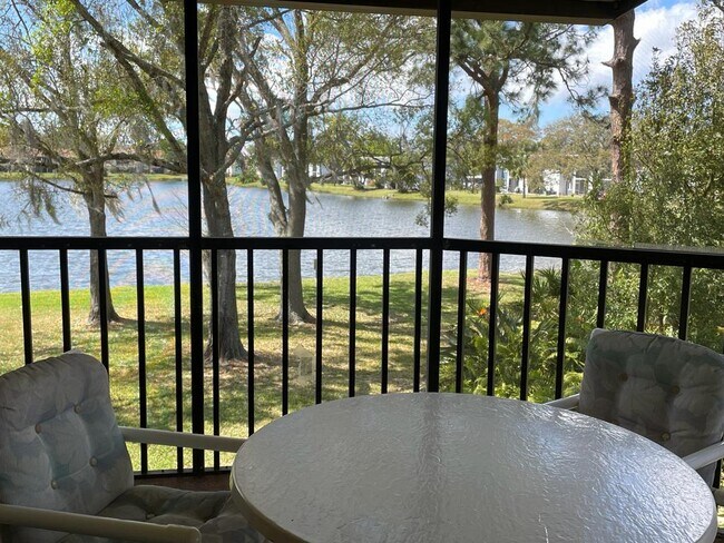 Foto del edificio - 202 Woodlake Wynde