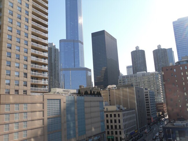 Foto del edificio - 600 N Dearborn St