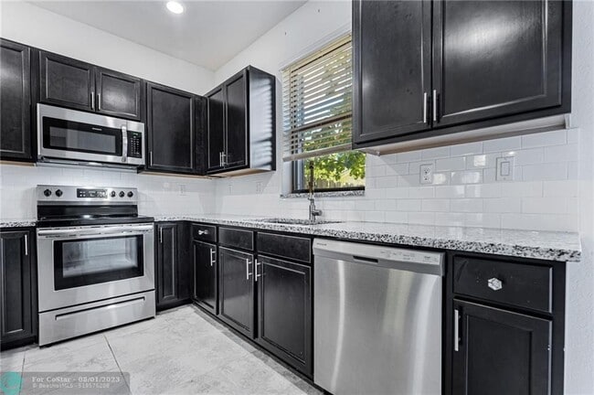 Building Photo - 1616 SW 28th St