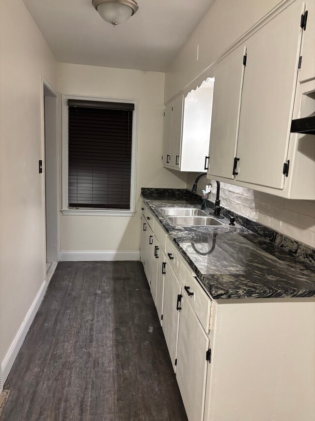 Building Photo - 7231 W Fiebrantz Ave