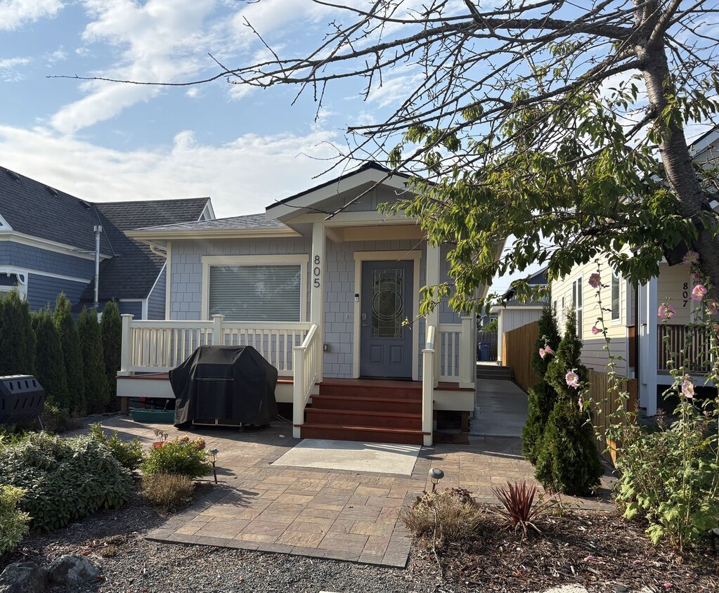 Primary Photo - 805 24th St