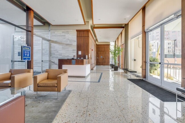 Foto del edificio - 1000 North Point St