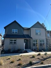Building Photo - 20211 Glen Vista Rd
