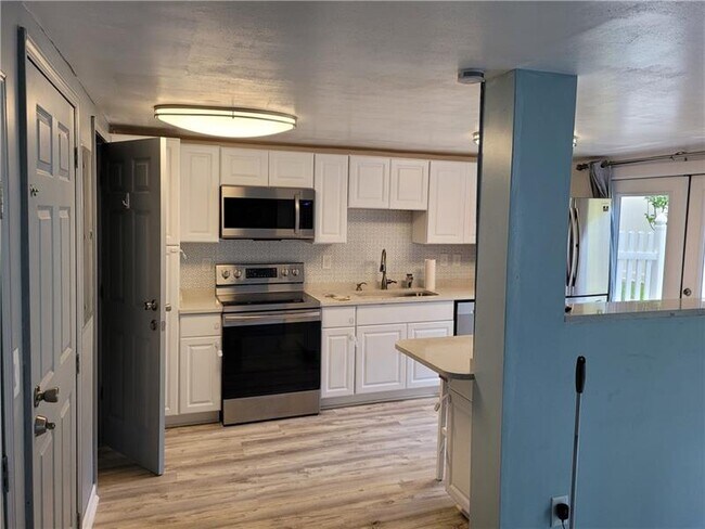 Foto del edificio - 5602 Roberts Dr