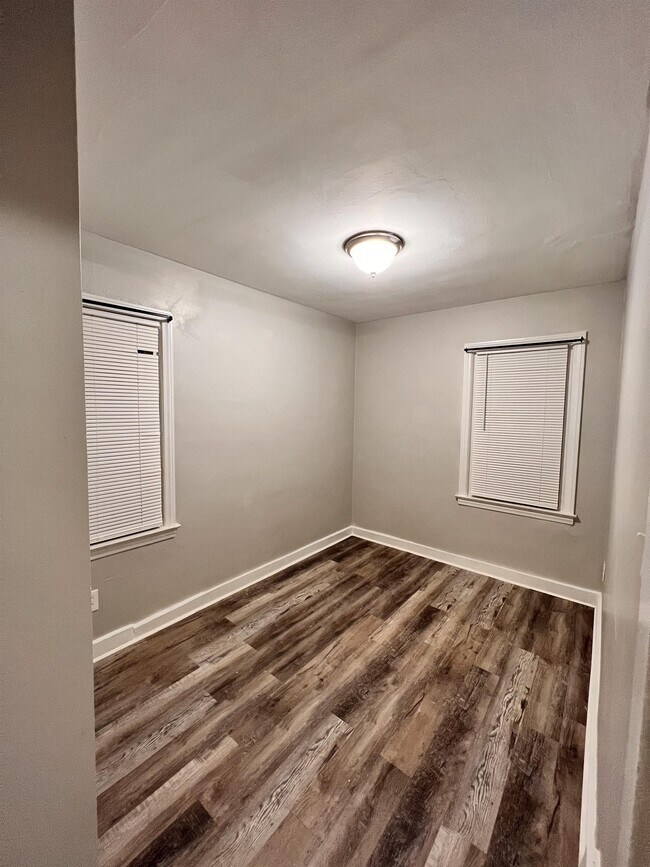 Foto del edificio - 23757 Brittany Ave