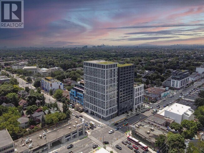 Photo du bâtiment - 2020-2020 Bathurst St