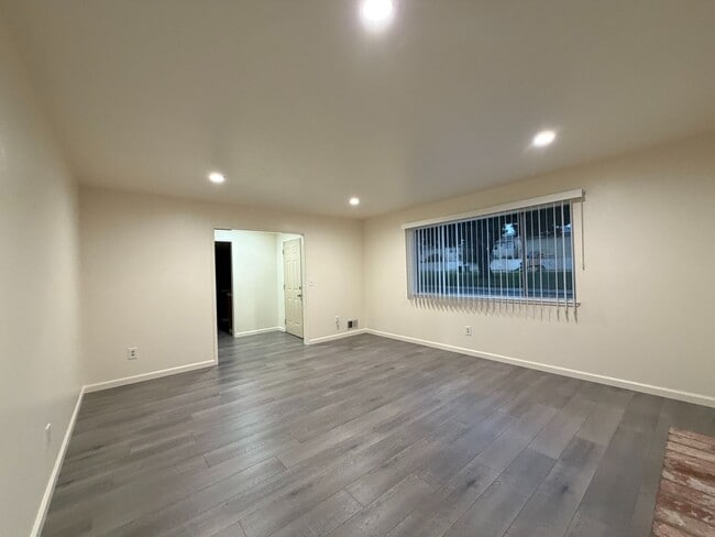 Building Photo - 745 Cedar Dr