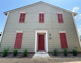 Building Photo - 10102 Salinas Dr