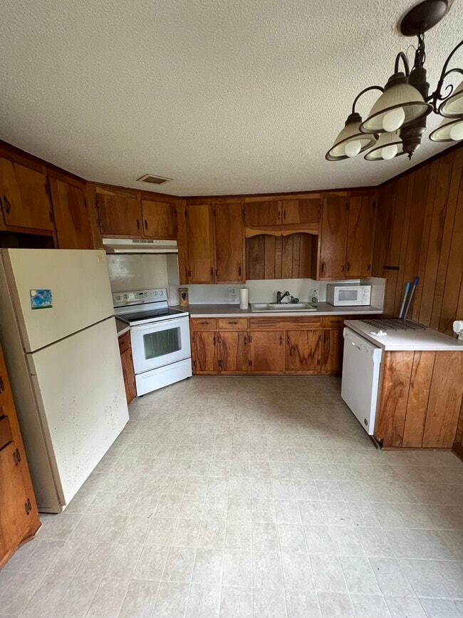 Building Photo - 492 Myers Mill Rd