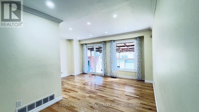 Building Photo - 45 Shepmore Terrace