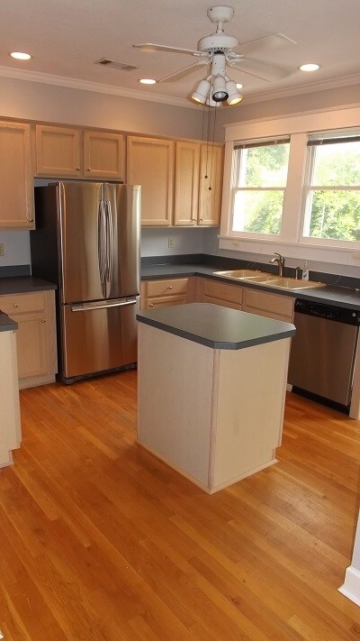 Foto principal - 232 Westminster Dr NE