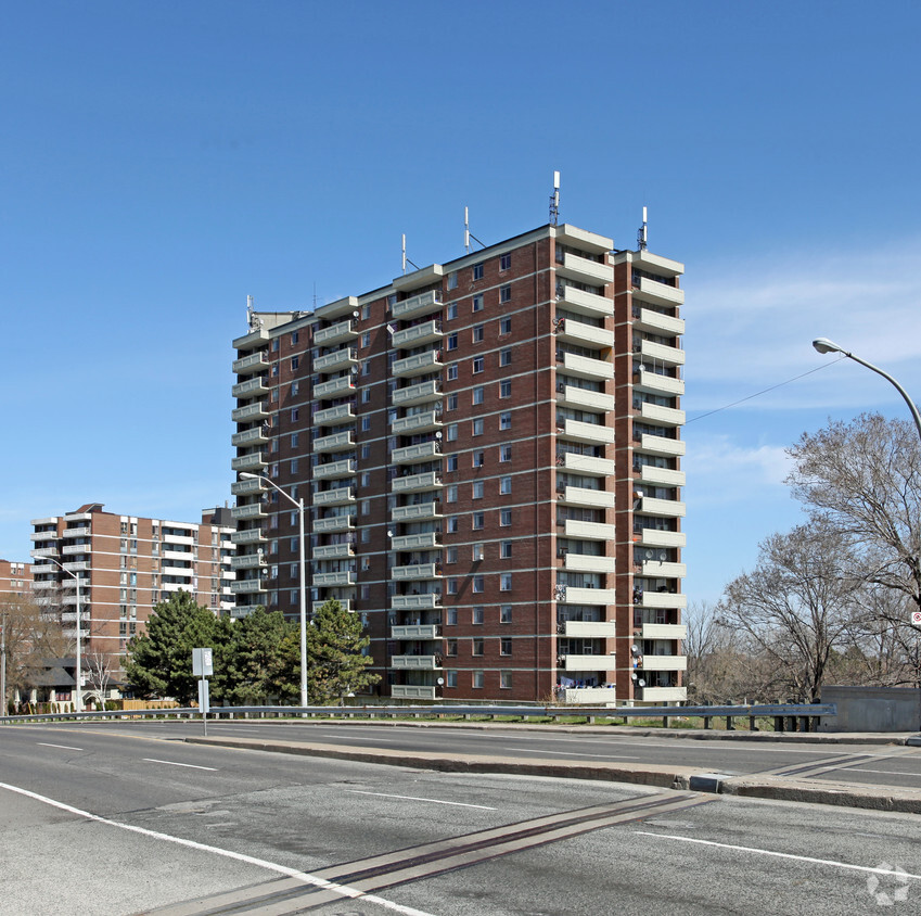 Photo du bâtiment - Markham Apartments