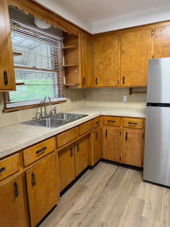Building Photo - 2 bedroom townhouse twinplex
