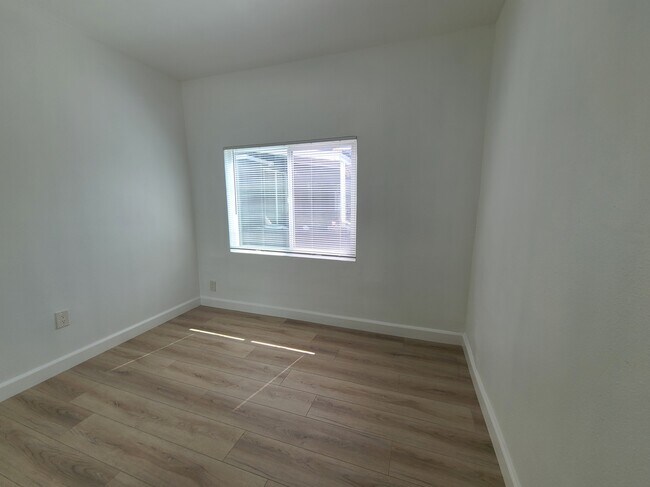 Building Photo - 3104 Ganahl St