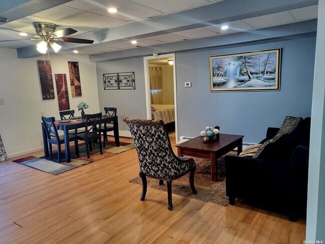 Building Photo - 4 Parente Ln N