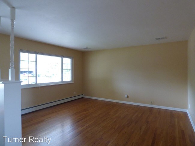 Building Photo - 3 br, 3 bath House - 1382 Northwestern Road