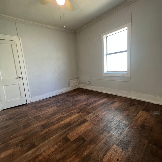 Primer dormitorio - 500 E 16th St