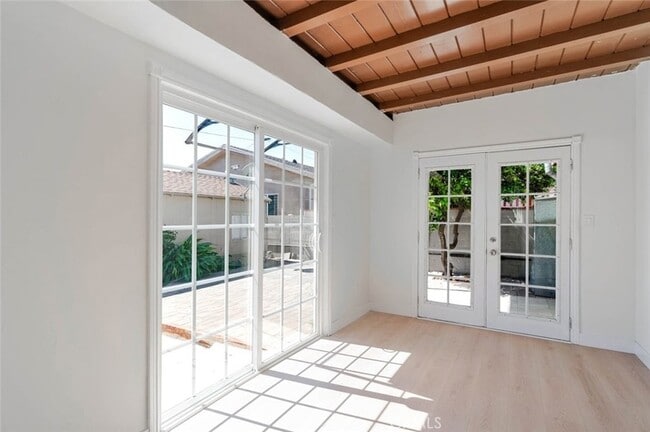 Foto del edificio - 11246 Saticoy St