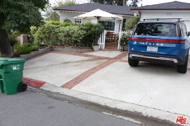 Foto del edificio - 100 Chiquita St