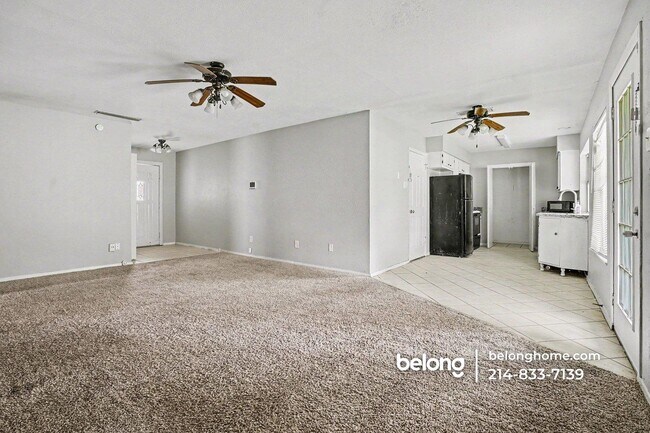 Building Photo - 423 Southlake Dr