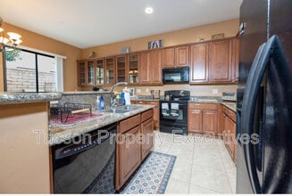 Building Photo - 123 E Castlefield Cir
