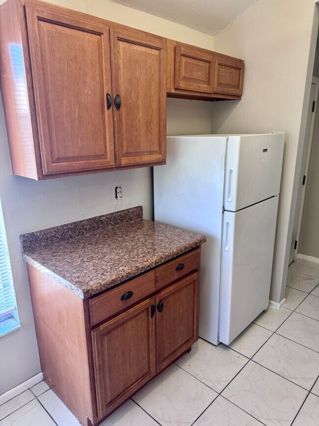 Building Photo - 2/2 Townhome Located in Palm Harbor WITH G...