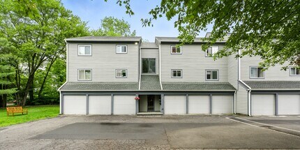 Building Photo - 267 W Cedar St