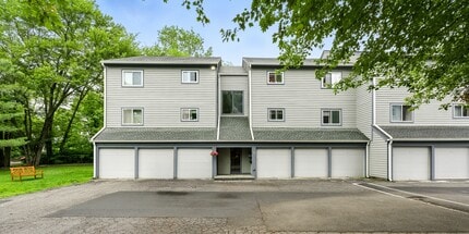 Building Photo - 267 W Cedar St