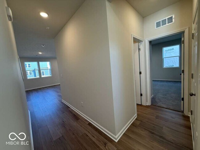 Foto del edificio - 3815 Sterling Dr