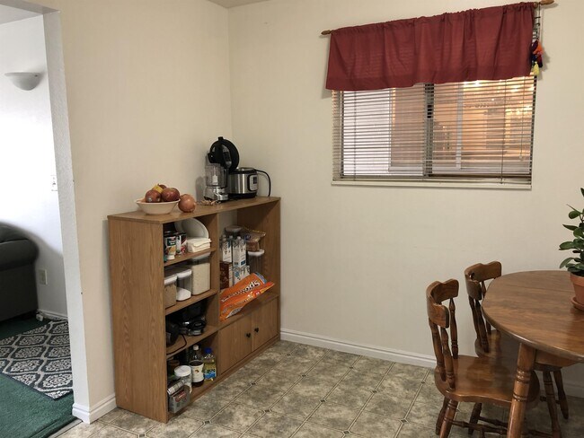 Building Photo - 659 E 700 N