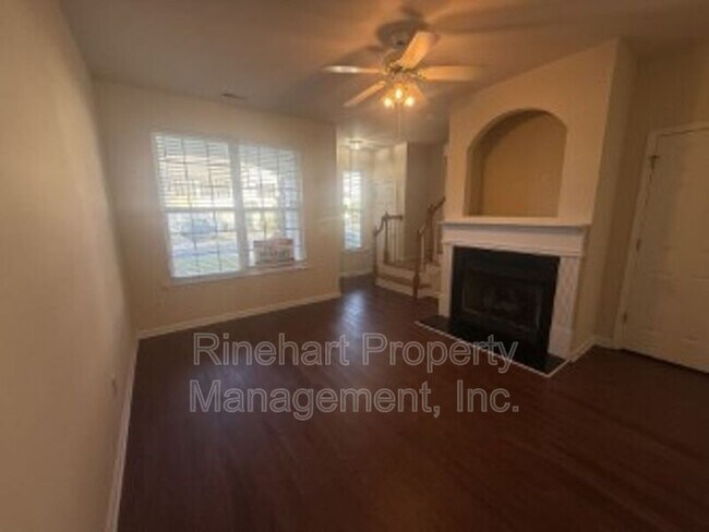 Foto del edificio - 2413 Woodridge Dr