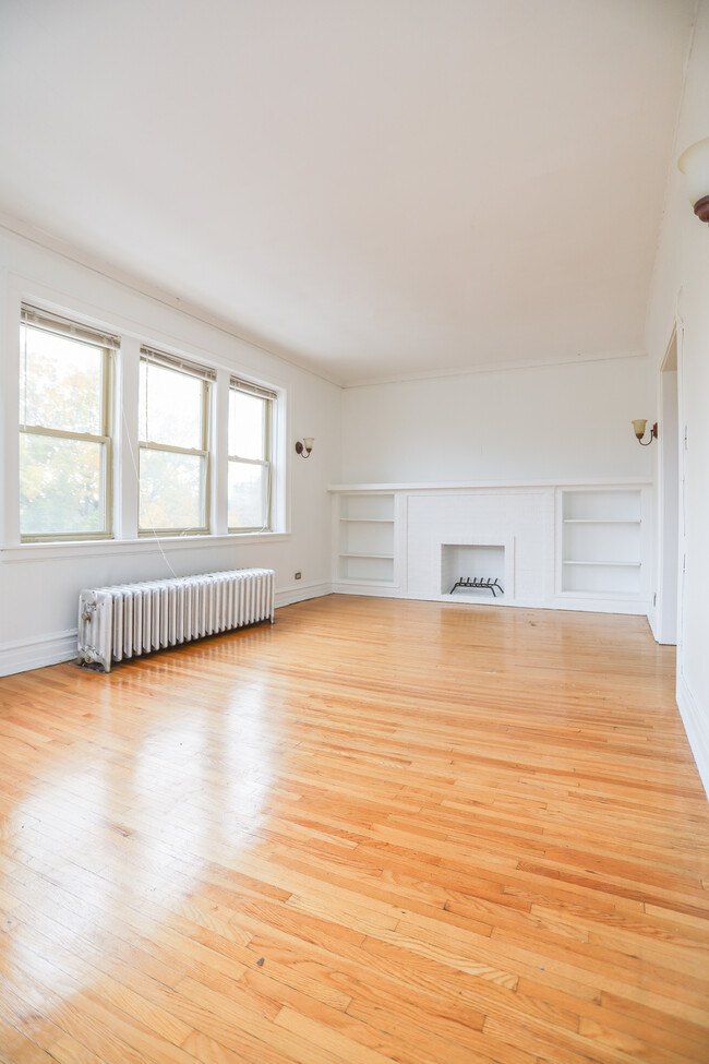 Building Photo - 5258 N Damen Ave