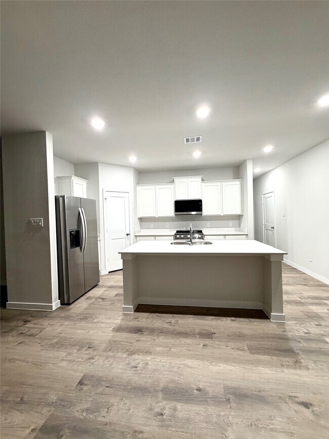 Building Photo - 533 Shoreview Dr