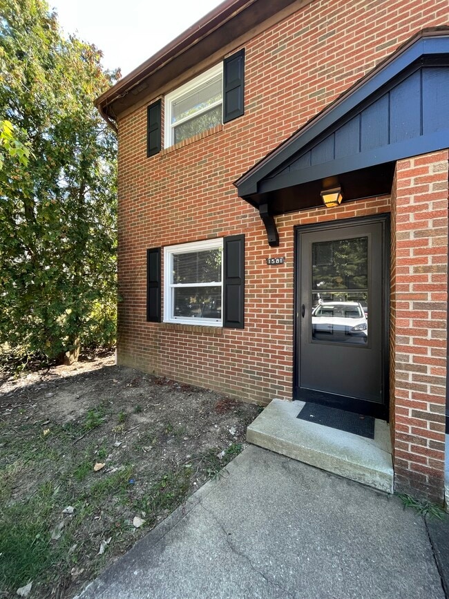 Building Photo - 1581 Park Place Dr