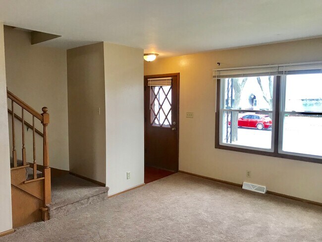 Foto del edificio - 3742 E Underwood Ave