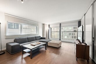 Building Photo - 350 Blvd. De Maisonneuve Ouest