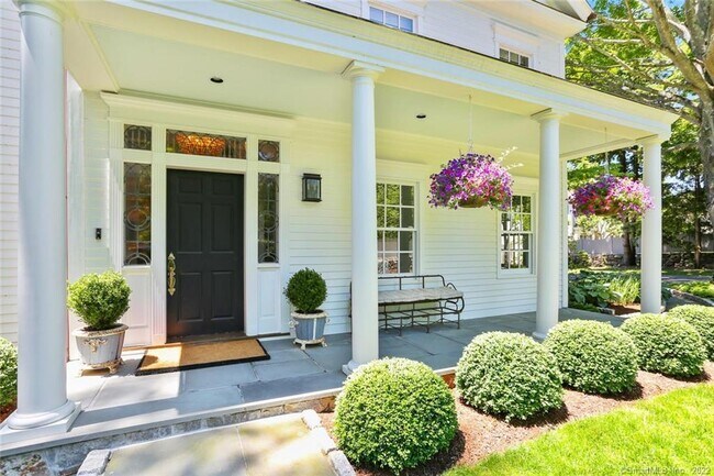 Foto del edificio - 2493 Redding Rd