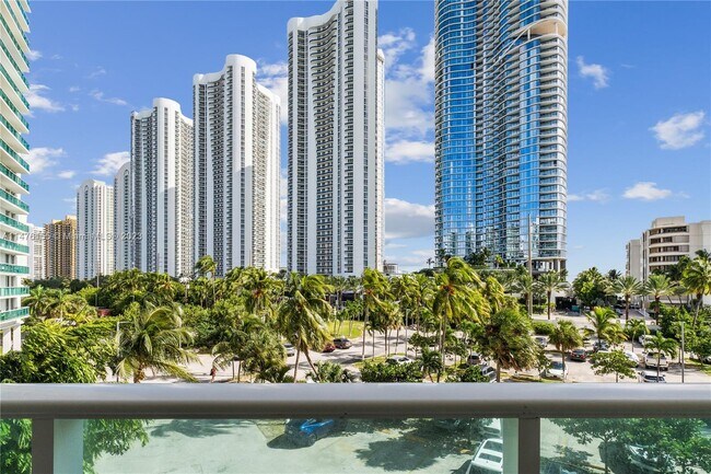 Foto del edificio - 100 Bayview Dr
