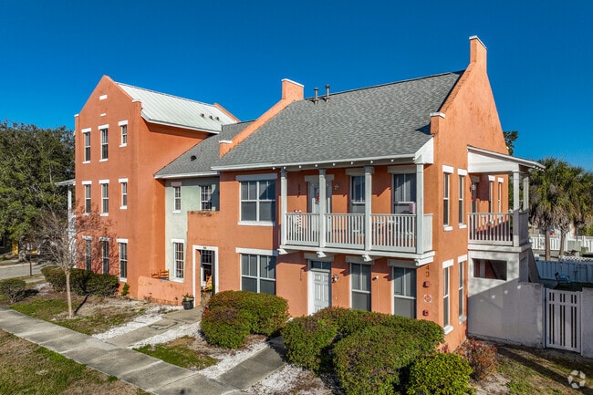 Building Photo - Bradenton Village