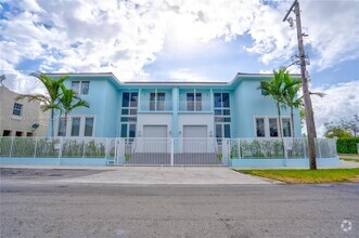 Building Photo - 1805 NW 22nd Ct