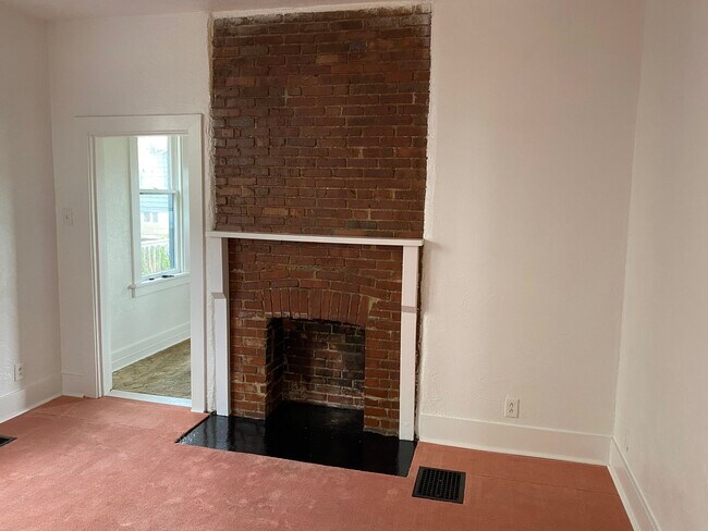 Building Photo - 206 4th St