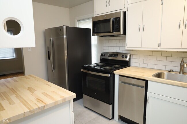 Foto del edificio - 1834 N Auburn St