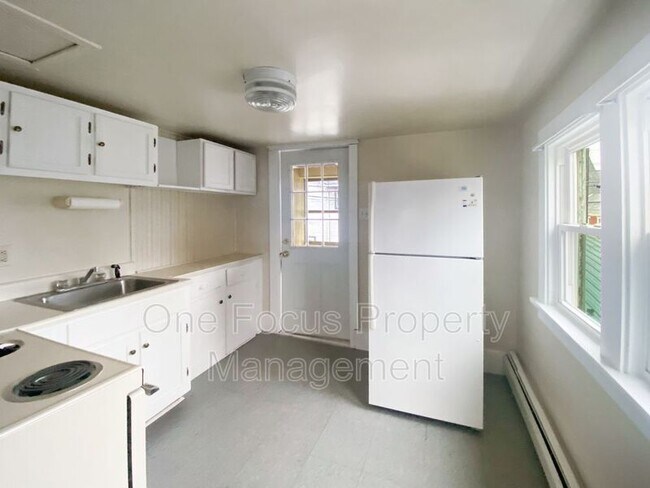 Building Photo - 321 N Hanna St